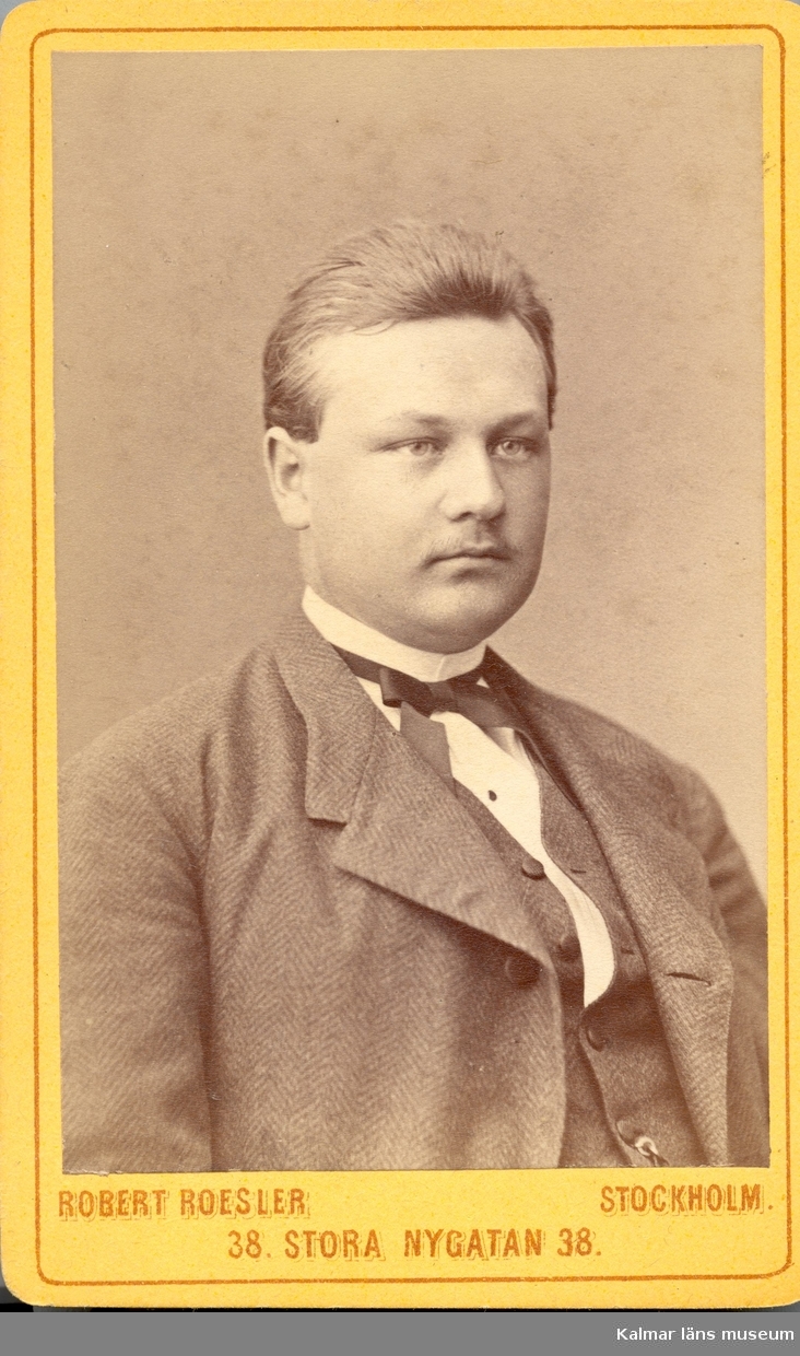 Text på fotots baksida: "En bror? till Gustav Kreuger eller till Ernst Kreuger."