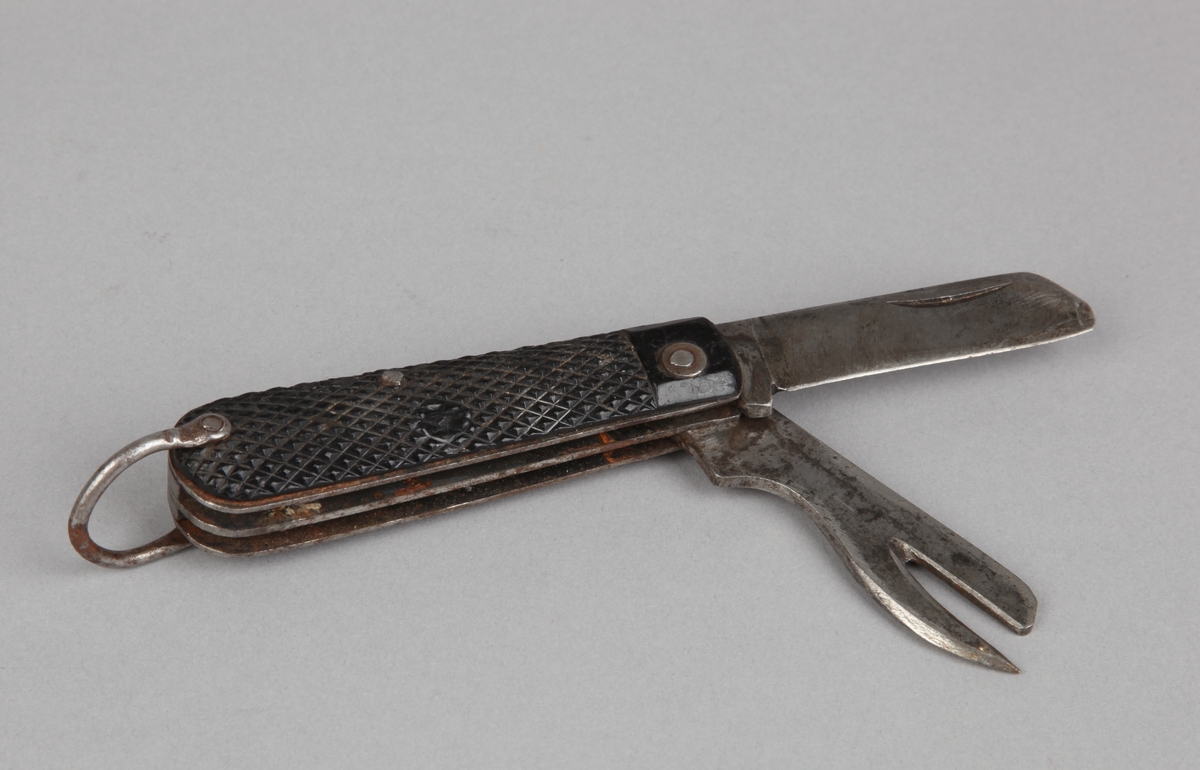 Lommekniv med to blader av forskjellig størrelse innfeldt i skaftet