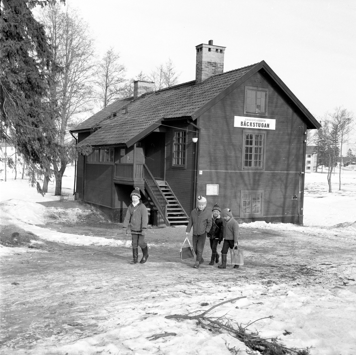 Bäckstugans ungdomar, Bomhus. Februari 1962.