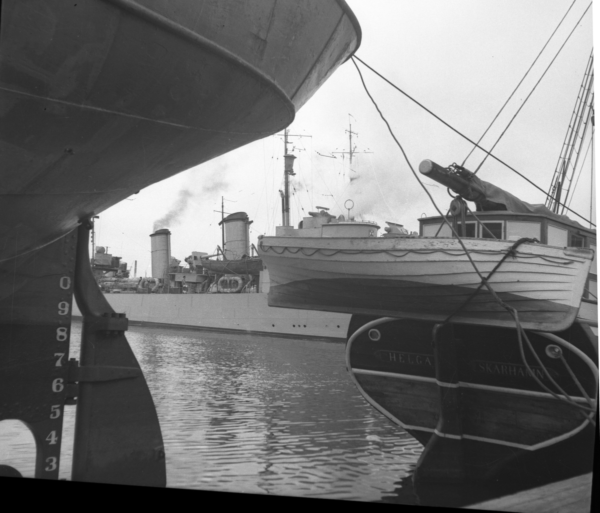 Flottbesök, 1937. I bakgrunden syns två svensk jagare med HMS Nordenskjöld (b. 1927) närmast.