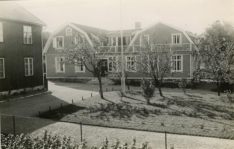 Enligt Bengt Lundins noteringar: "Hotell Hemgården. Ljungskile".