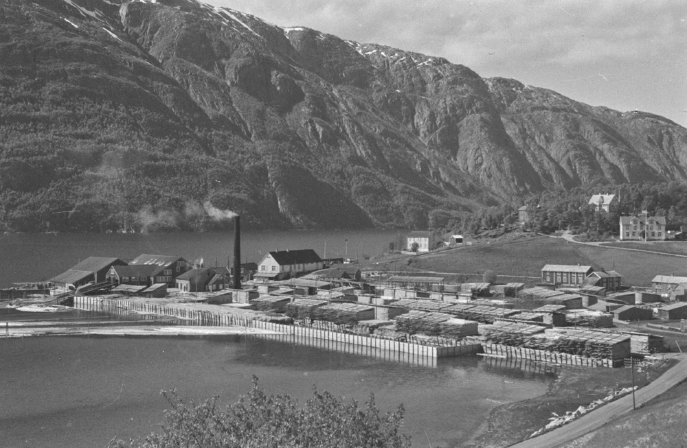 Nesbruket, Mange båter ved kaia, Toppen. Flere bilder. - Helgeland ...