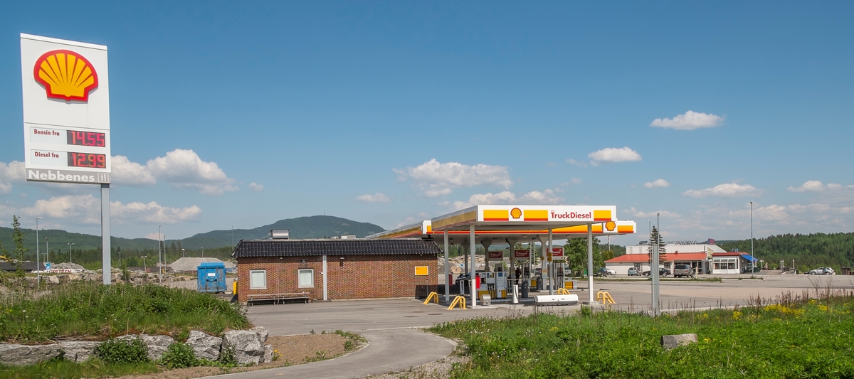 Shell bensinstasjon Østre Hurdalsveg Eidsvoll verk Eidsvoll. Ligger på sydgående side av E6.