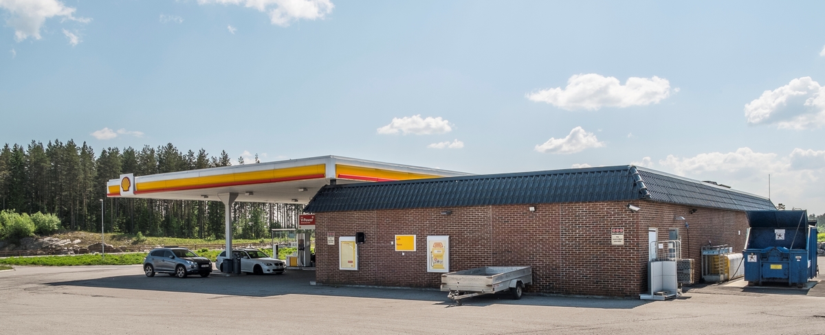 Shell bensinstasjon Østre Hurdalsveg Eidsvoll verk Eidsvoll. Ligger på sydgående side av E6.