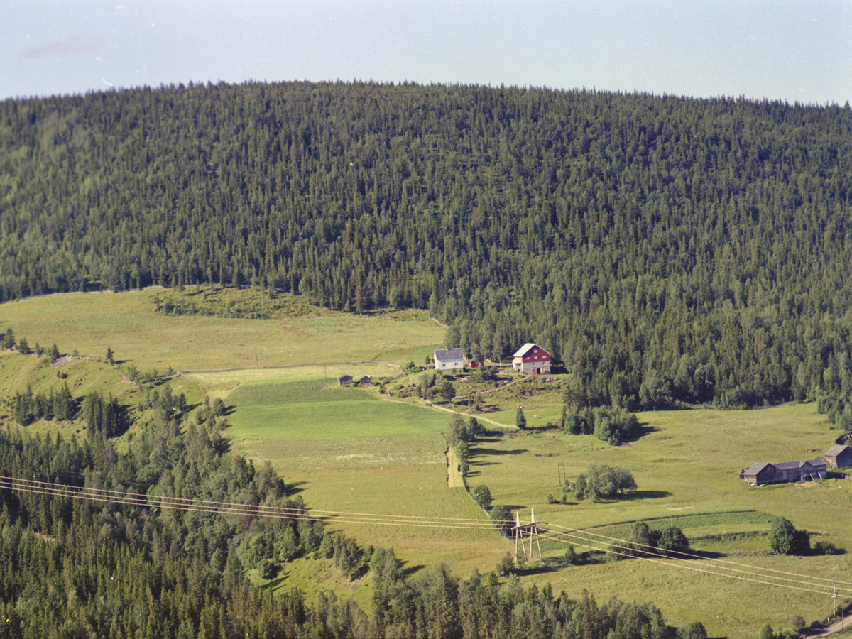 Sør-Fron, Harpefoss, Baukhol nordre eller Haugabaukhol. Kulturlandskap, bygninger, gårdsbruk, skog