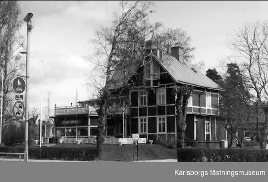 Karlsborg. Kanalholmen, Kanalhotellet. Foto: Åke Edlund, år 1997.