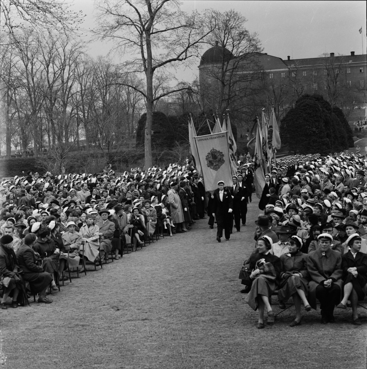 Uppsala Studentkårs Vårfest i Botaniska trädgården, Uppsala 1956