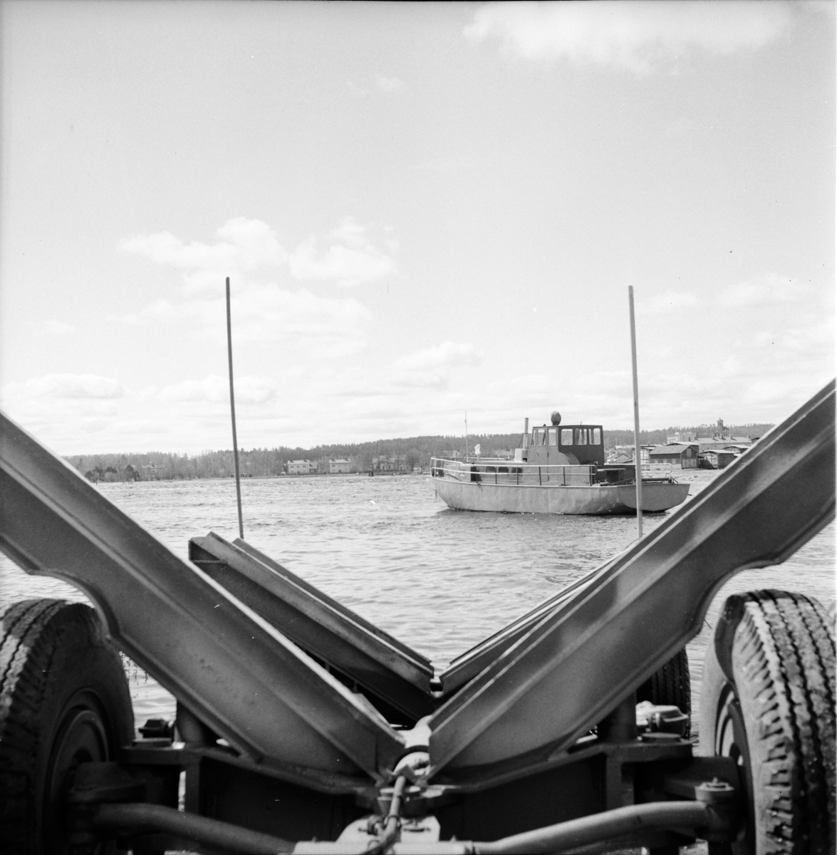 Bollnäs,
Flottarbåten "Varpnäs" väntar på att tas upp ur varpen,
Maj 1969
