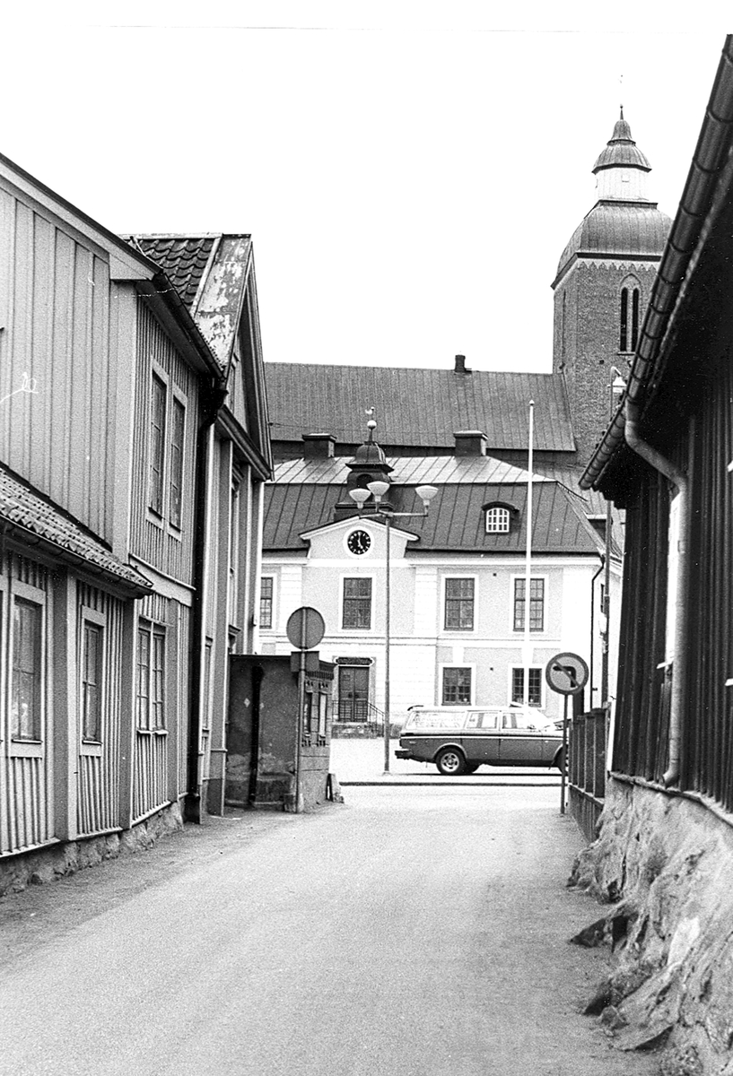 Vy från Järntorgsgatan mot Rådhuset och Vårfrukyrkan.