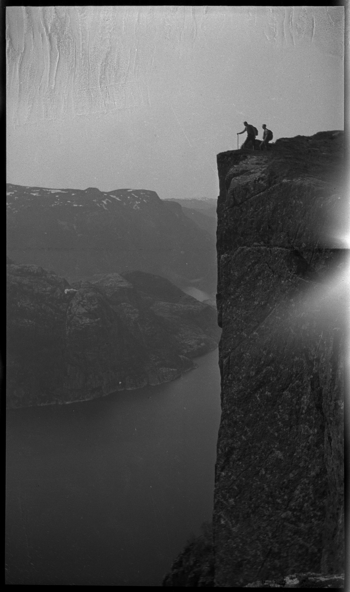 Menneske, fjell, fjord
