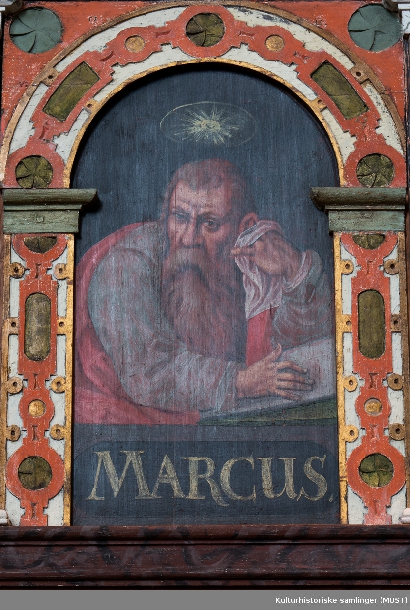 Bemalte felt med billedlige fremstillinger av disiplene (fra venstre) Matheus, Marcus, Lucas og Johannes.