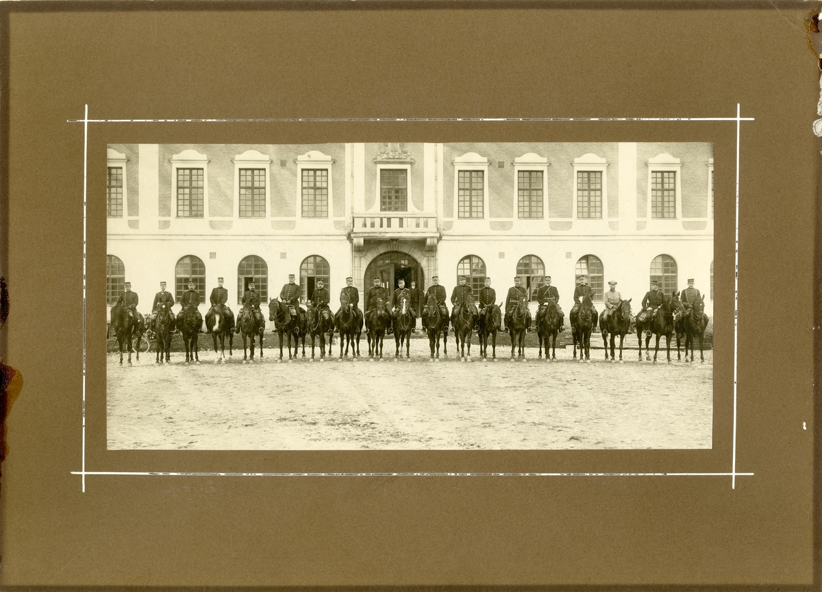 Taktisk kurs för militärläkare i II:a Arméfördelningen, Eksjö 1909.
För namn se bild nr. 3.