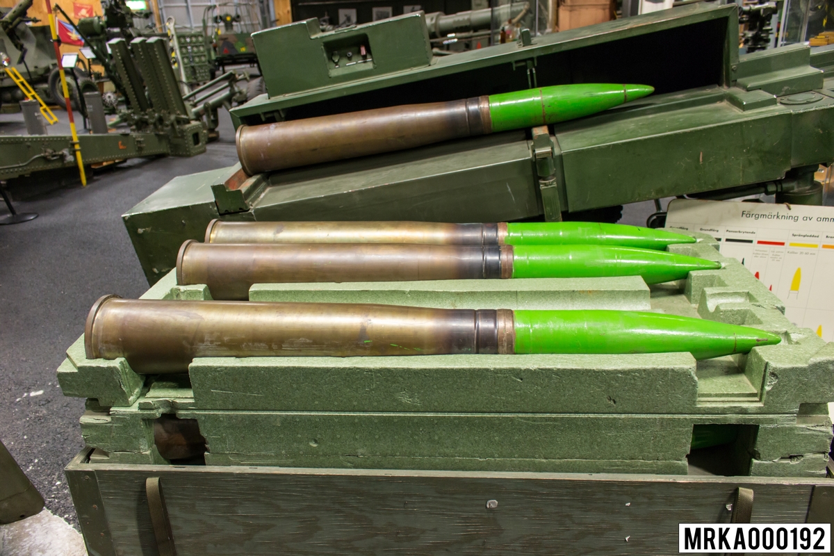 12 cm laddövningsprojektil 12/80.
20 st projektiler i varje förpackning (kolli).
Färgmärkning grönmålad projektil.