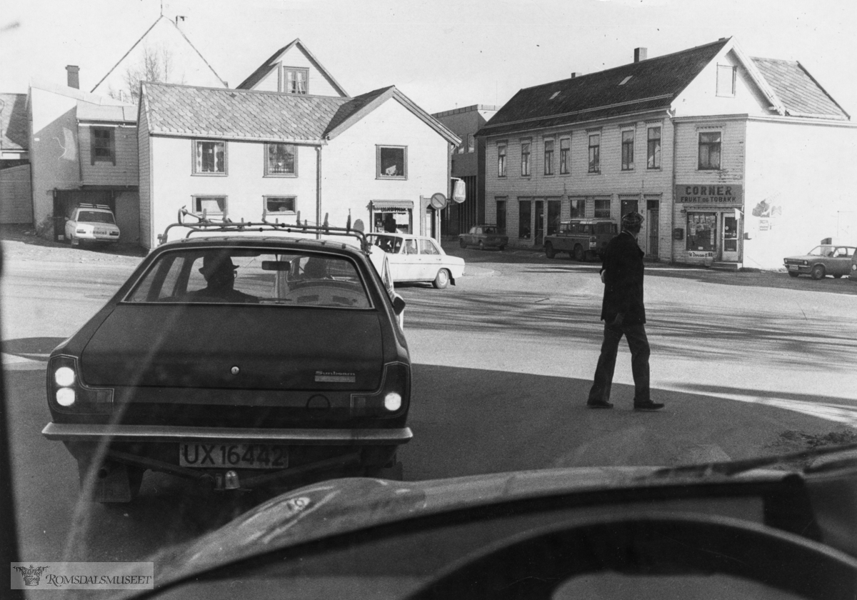 Ranvikkrysset. Fannestrandsvegen "Blåsenborg". (Se Romsdalsmuseets årbok 2003 side 100)