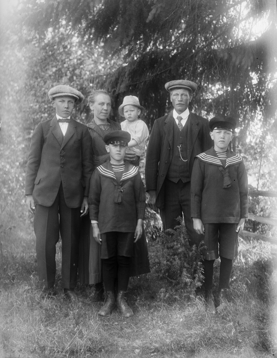 Familjen Hedström, Solbo, Uppland 1925