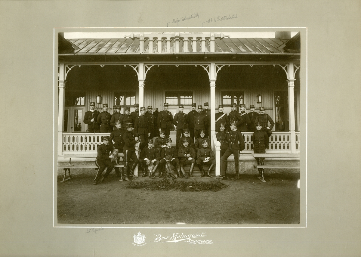 Grupporträtt av officerare vid Subalternskjutskolan i Skillingaryd 1900.