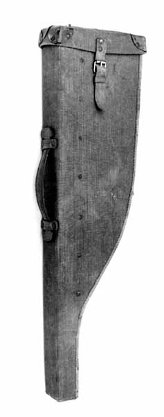 Denne gjenstanden er innregistrert i Norsk Skogbruksmuseums aksesjonsprotokoll med følgende tekst:

«Hagle, dobbetløpet med futteral.  Tre, stål, stoff, skinn.  Total l 110,3 cm, l løp 68,8 cm, d løp 16,4 mm, l futteral 78 cm, b 22 cm, t 7 cm.  Mrk. "ES X 16,4 F V R NON POUR BALLE, 1702.  Hagla har damacenerløp ("Best Damascus Belgisk").  Våpenfabrikk i Liege, Belgia.  De belgiske Liege-fabrikken lå lenge foran.  Hagla har, så vidt man kan skjønne, kaliber 16, det står 16,4 på undersida av løpet.  Hagla ble gitt til forstmester J. B. Barth i de siste år han levde.  Han døde i 1892 (f. 1822).  Han hadde bare brukt munnladningshagle. - og fortsatte med det også etter at han hadde fått denne hagla.  Hagla ble gitt til museet av Elisabeth Barth Arnesen i juli 1973.  Fru Arnesen er datter av Agnar Barth (prof.), som var sønn av J. B. Barth.  På futteralet står "Agnar Barth, Steinkjer".  Han var rektor på Steinkjer skogskole 1902-1918.  I futteralet ligger det en dobbelt pussestokk som er 87,5 cm lang.»