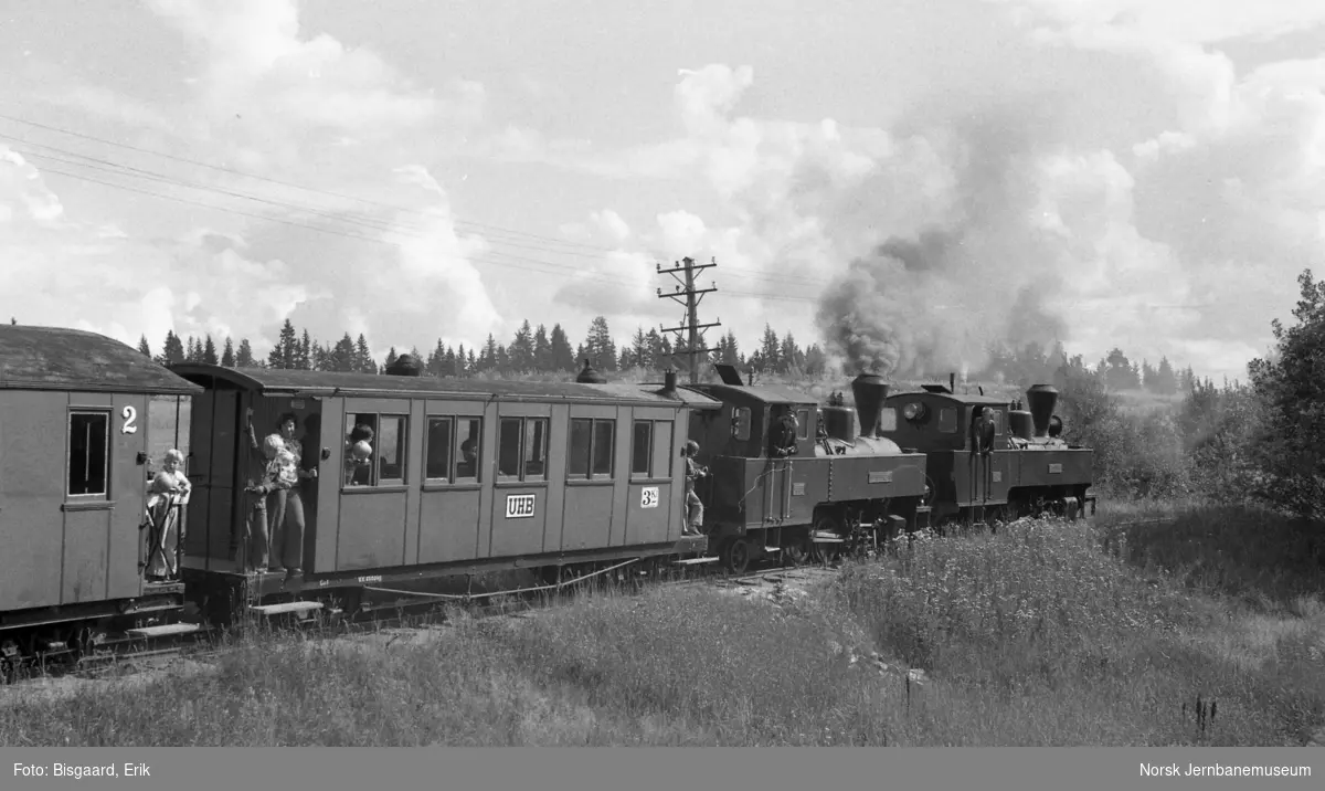 Damplokomotivene nr. 6 "Høland" og 4 "Bjørkelangen" med persontog på Urskog-Hølandsbanen