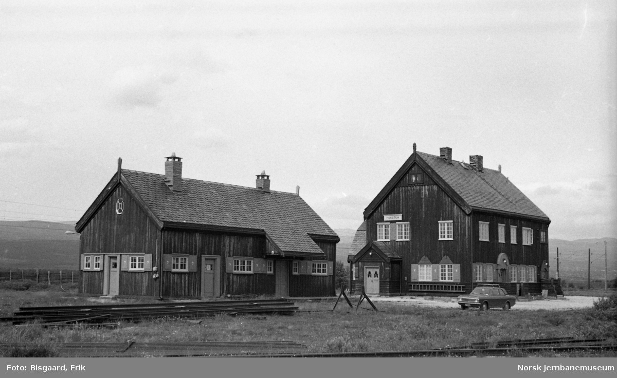 Fokstua stasjonsbygning og godshus/uthusbygning