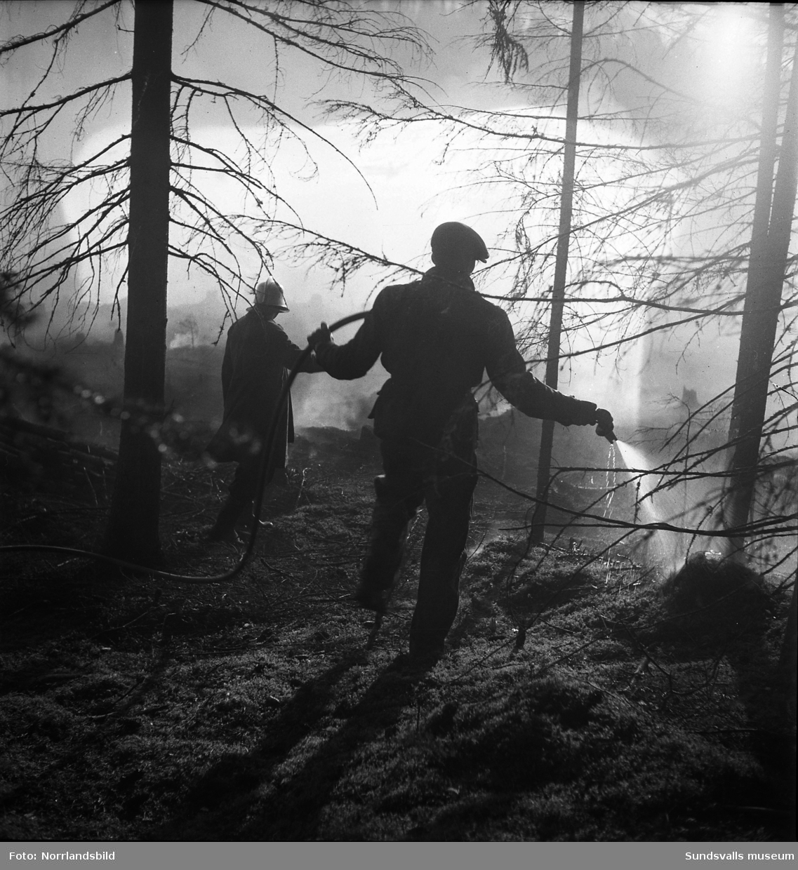 Släckningsarbete av skogsbrand i Skallböle, Matfors.