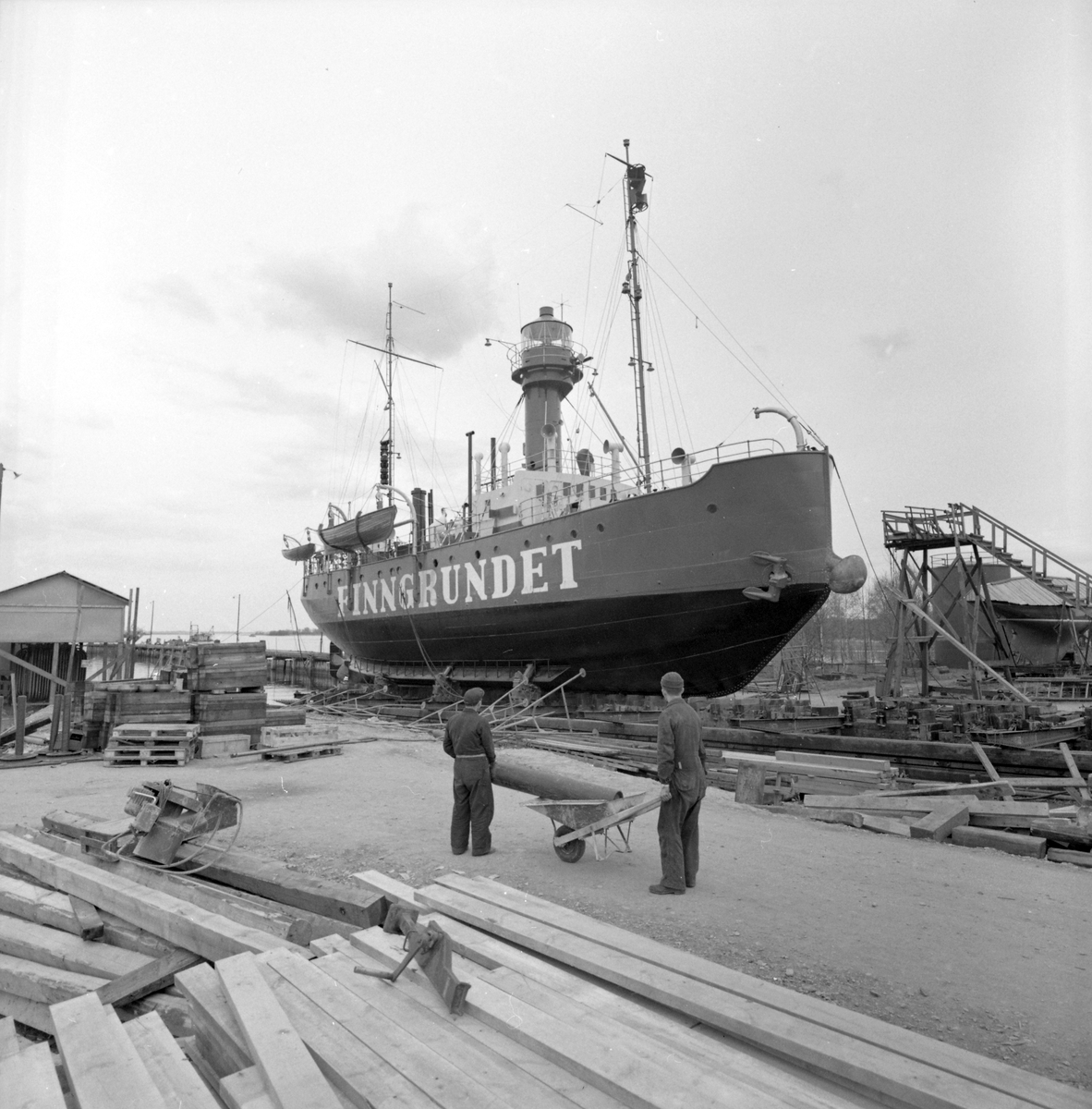 Den 18 april 1961. Gävle Varv. Fyrskeppet "Finngrundet".





