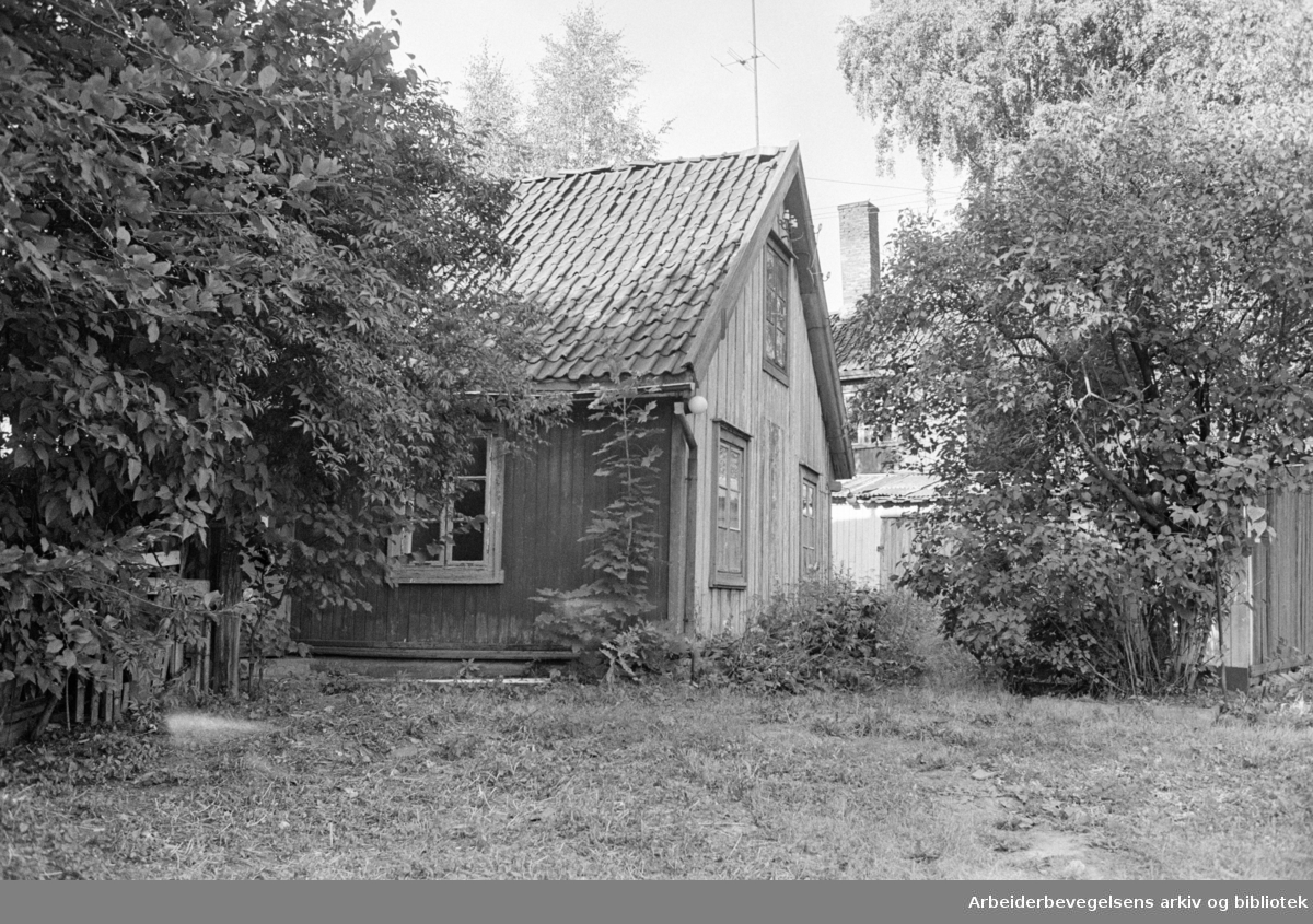Strømsveien. Hus som skal rives. September 1976
