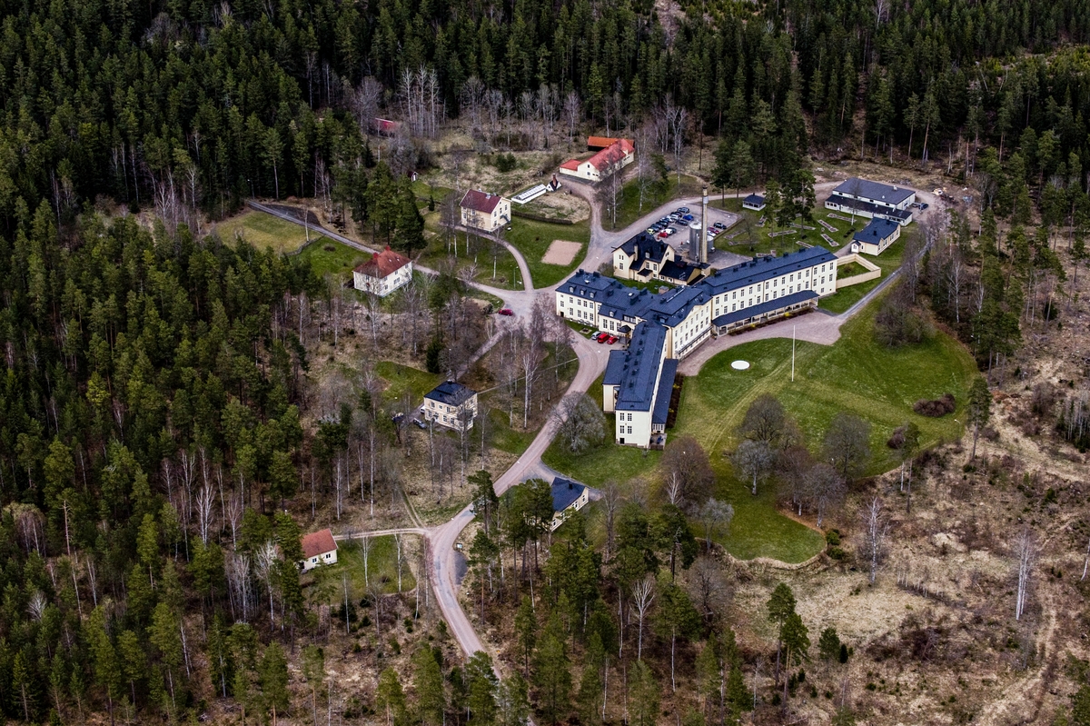 Flygfoto över Hässleby sanatorium utanför Mariannelund i Eksjö kommun.