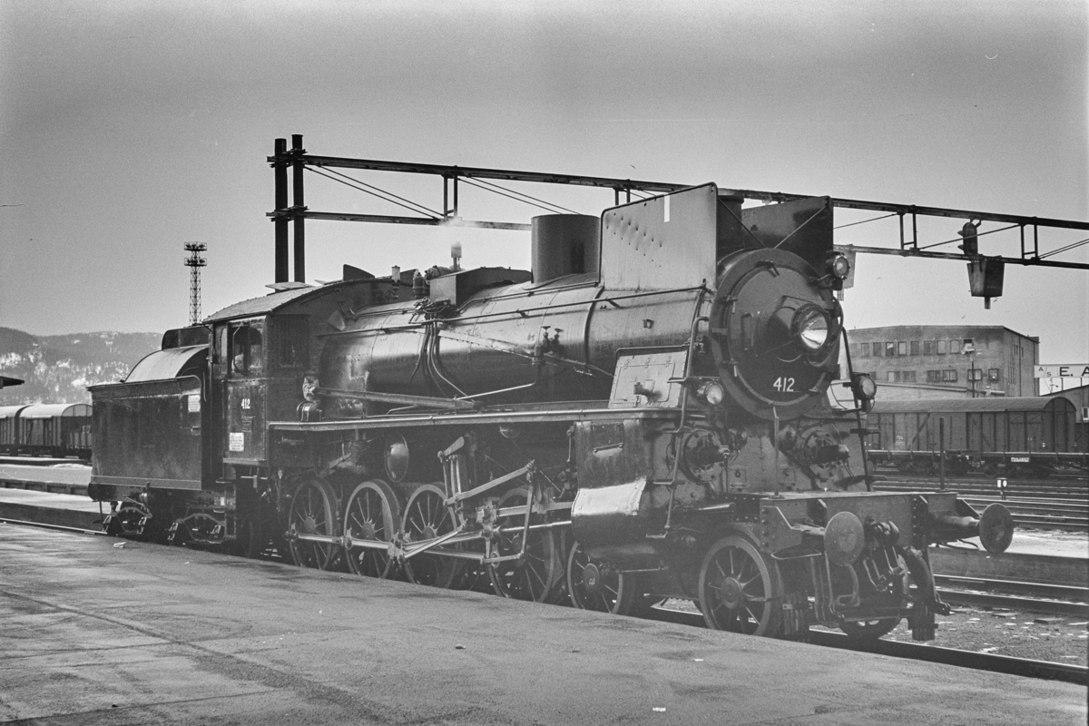 Damplokomotiv type 26c nr. 412 på Trondheim stasjon.