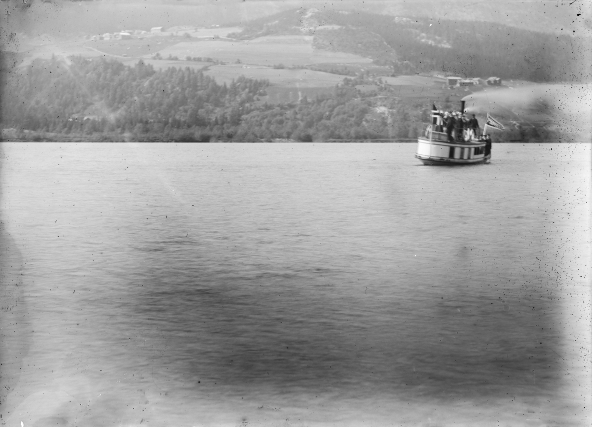Dampbåten "Prøven" på Mjøsa