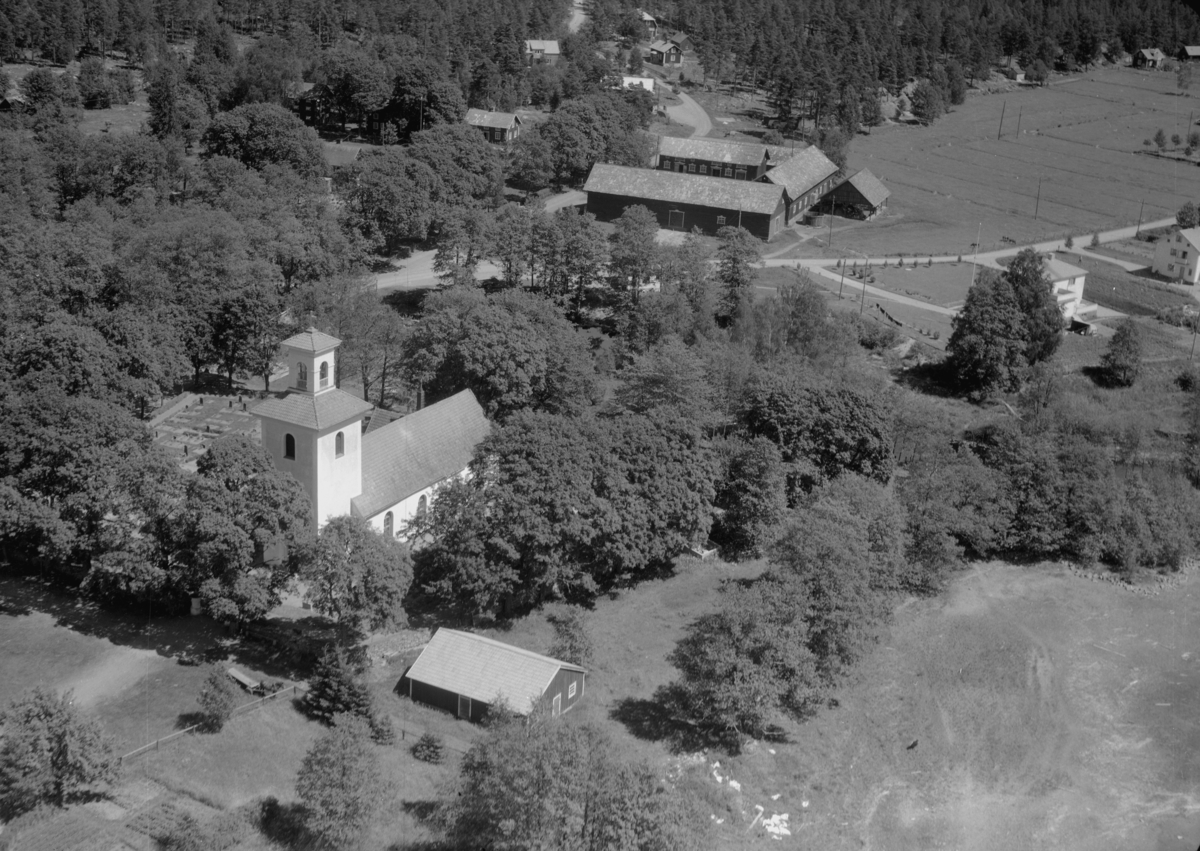 Flygfoto över Ramkvilla kyrka i Vetlanda kommun. Nr. K. 138