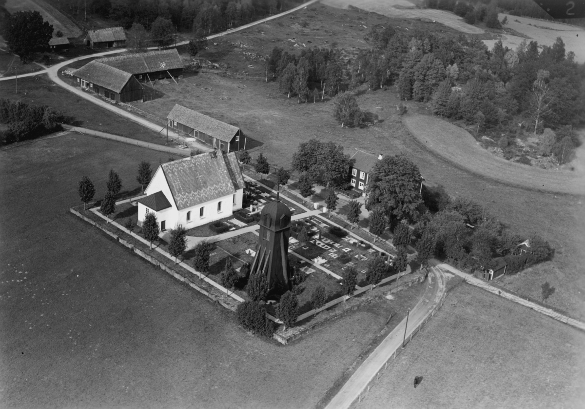 Flygfoto över Hagshults kyrka i Vaggeryds kommun.