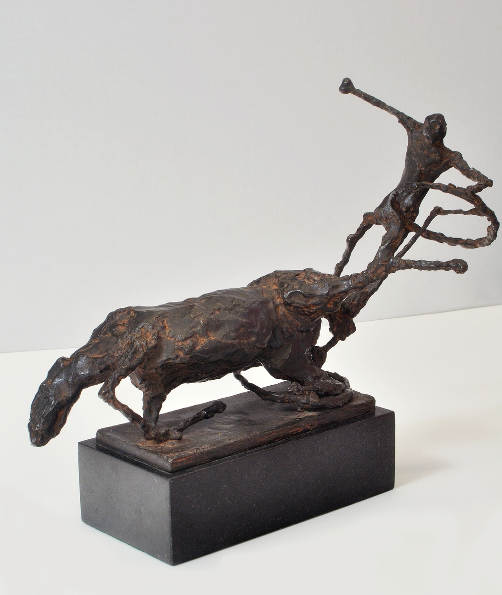 Skulptur av brons utförd av Asmund Arle, "Människa och häst".
