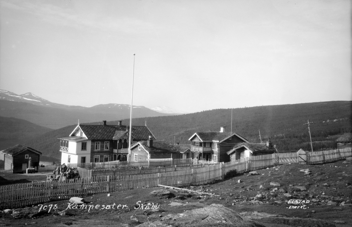 Nord-Fron. Skåbu med Kampesæter Høifjellshotell som nå er en fjellstue. Gamle bygninger.