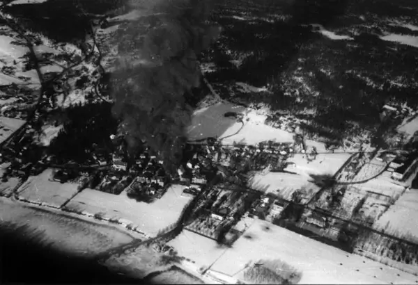 Heinkel bombefly angriper Elverum.