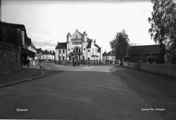 Før bombingen er Elvarheim et staselig jugendbygg med selskapslokaler.  Foto: Erling Syringen/ Glomdalsmuseets fotoarkiv.