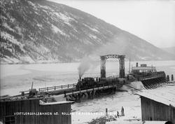 Damp-lokomotiv på Rollag fergebrygge (fergeleiet på Mæl).