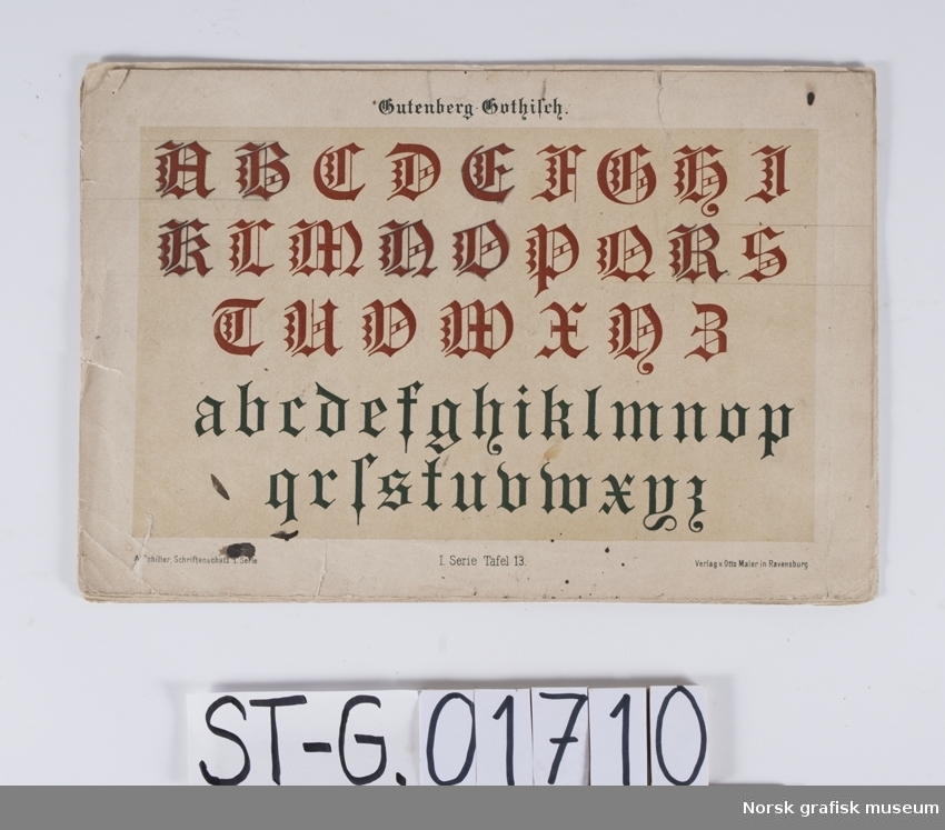 Fem ark med trykk av ulike skrifttyper:
Gutenberg-Gothisch
Gothisch
Neu-Gothisch
Zierl-Englisch
Kanzlei