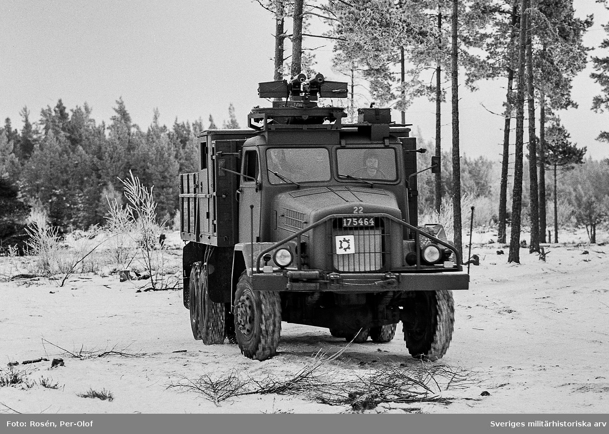Lastterrängbil 957 "Myrsloken".
Förevisningsskjutning 1976 på Skillingaryds skjutfält.


Milregnr: 175464