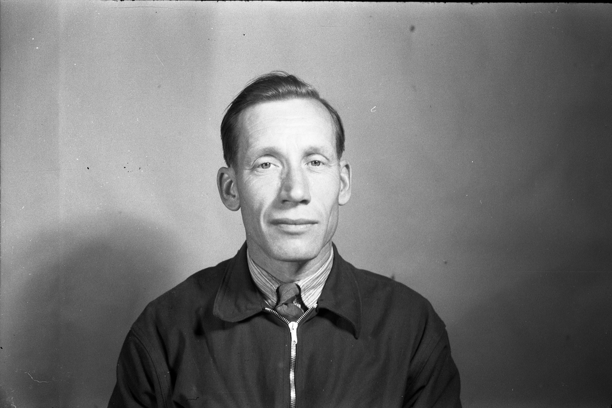 Mannsportrett mai/juni 1951. Antatt Kolbjørn Sveen fra gården Hensvoll.