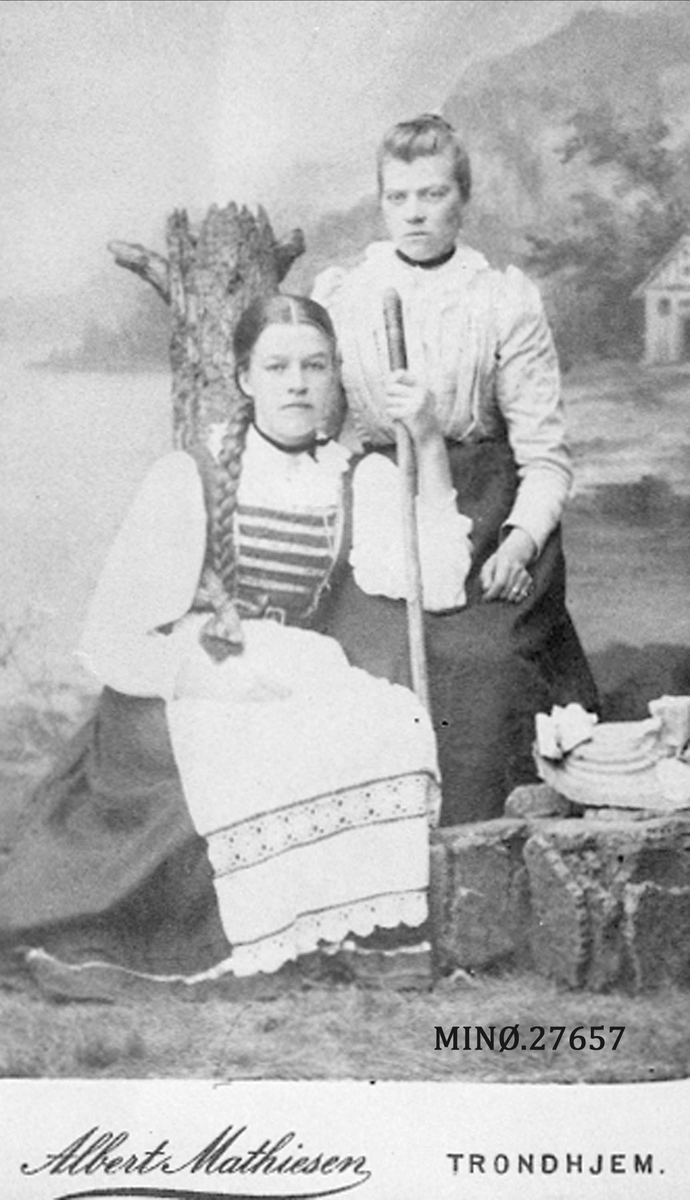 Portrett av to kvinner