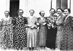 Kvinner. 7 søstre Ryeng, søstre til Johannes Ryeng