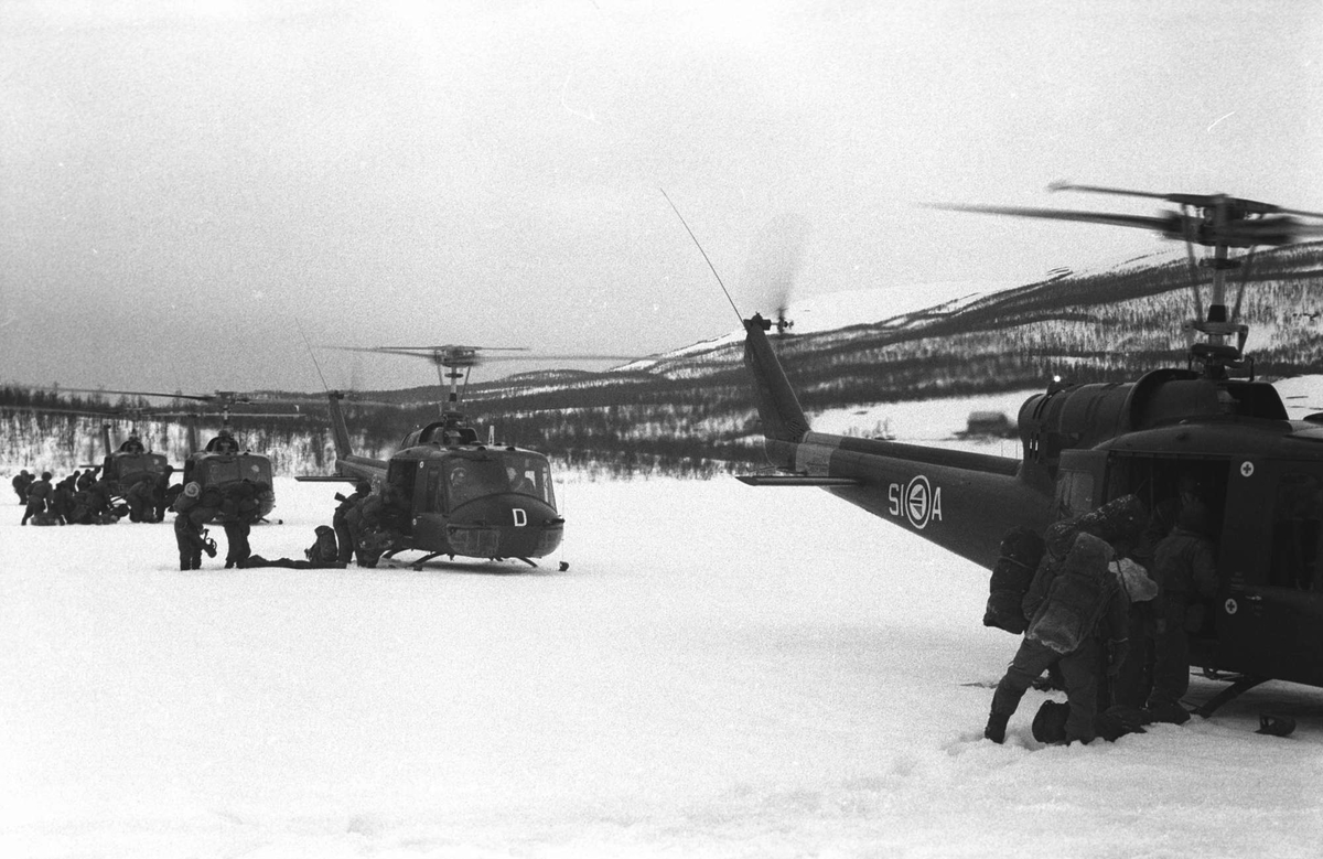 Soldater fra 3. bataljon med helikoptre.