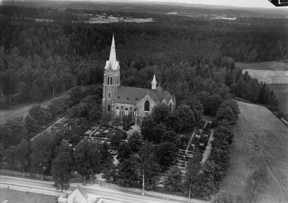 Flygfoto över Vallsjö kyrka i Sävsjö, Jönköpings län. Nr. C. 1835