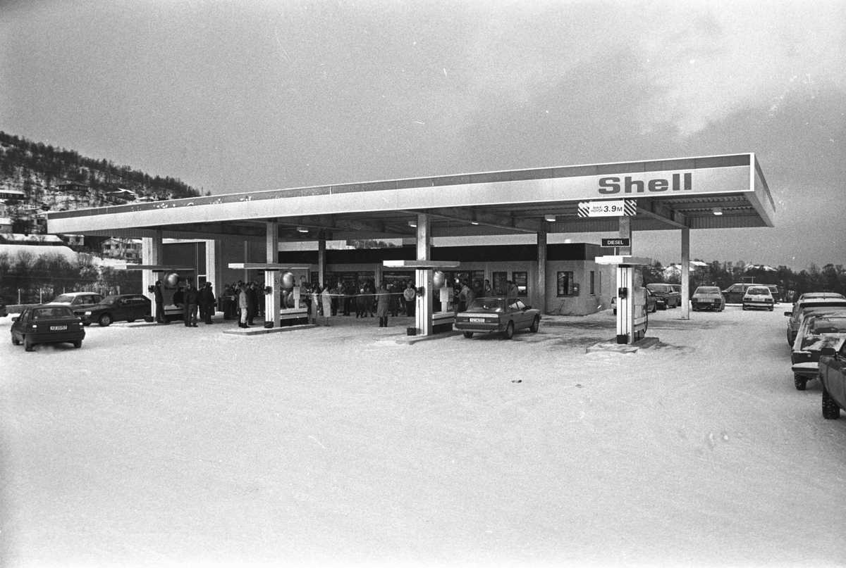 Shellstasjonen på Bergseng, fotografert i forbindelse med åpningen.