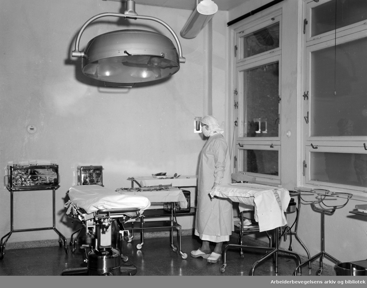 Rikshospitalet. Interiører fra avdeling for plastisk kirurgi..Operasjonsstuen. Oktober 1953.