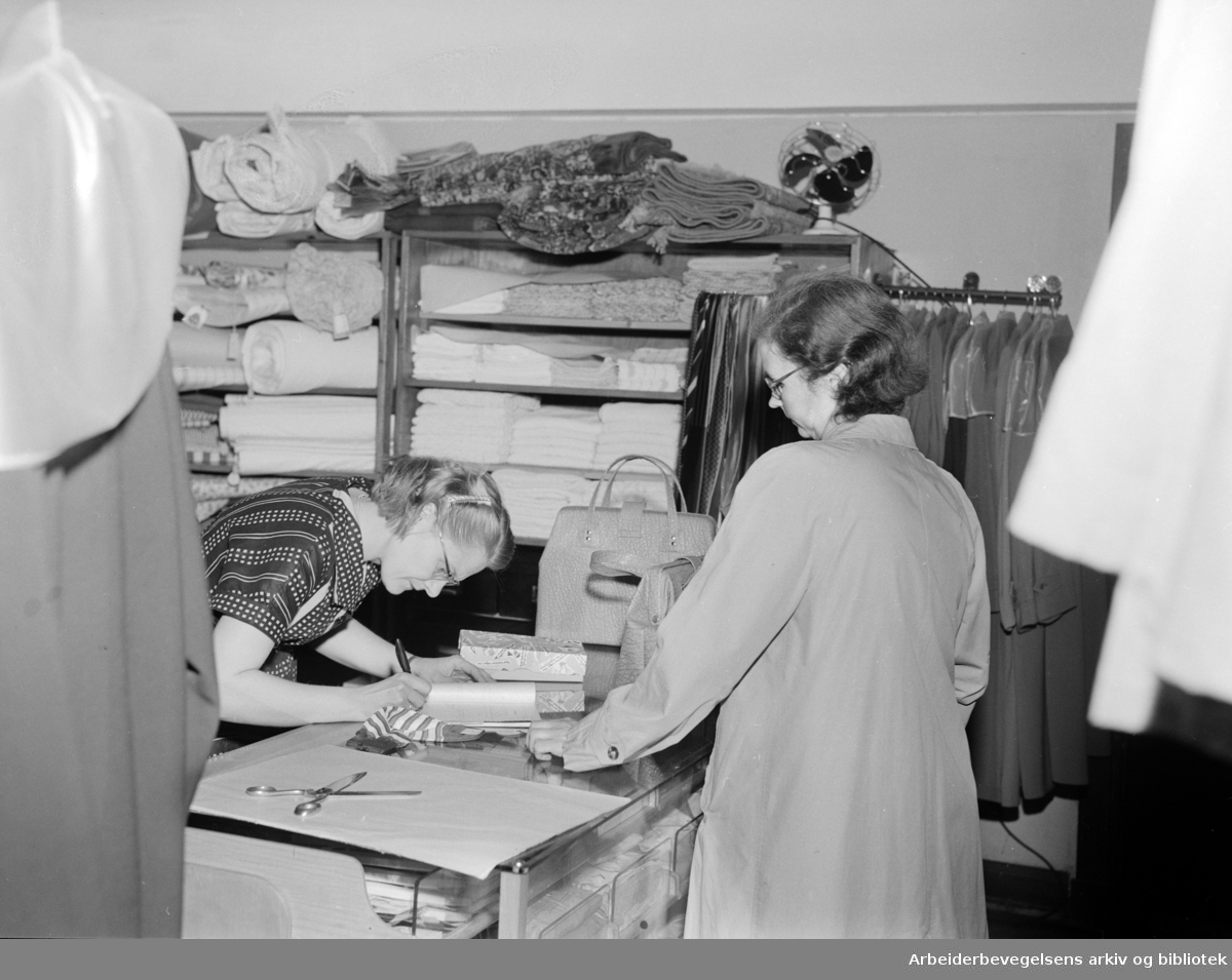 Postfunksjonærenes interessekontor. August 1953