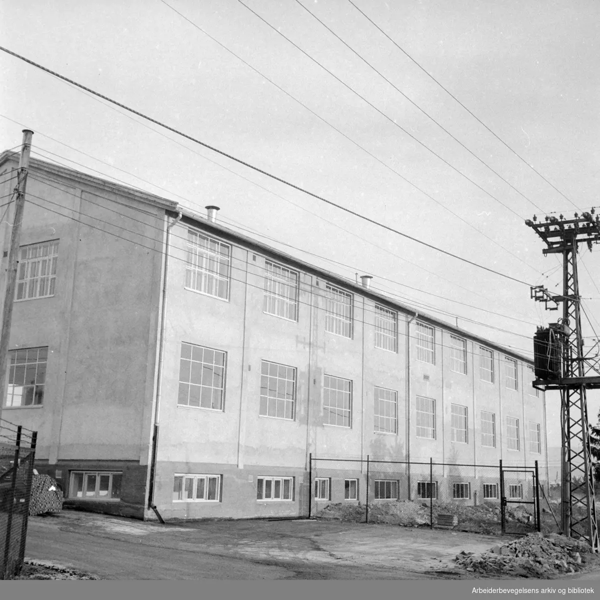 Løren: Lorilleux Trykkfargefabrikk. Desember 1956