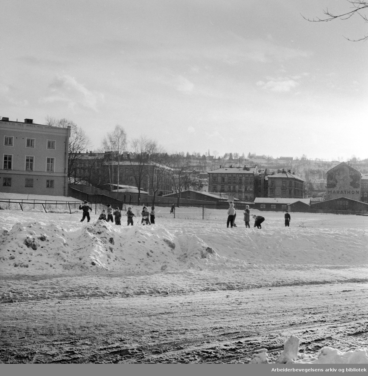 Klosterenga på Kampen etter at brakkene er revet. Januar 1958