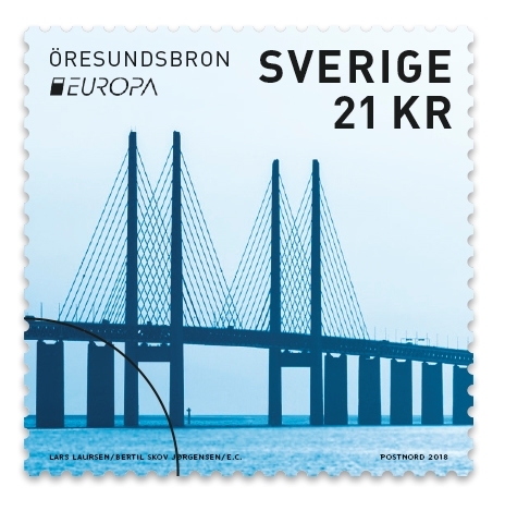 Gummerade frimärken i miniark (häfte) med två frimärken med motiv av Öresundsbron mellan Malmö och Köpenhamn. Valör 21 kr.