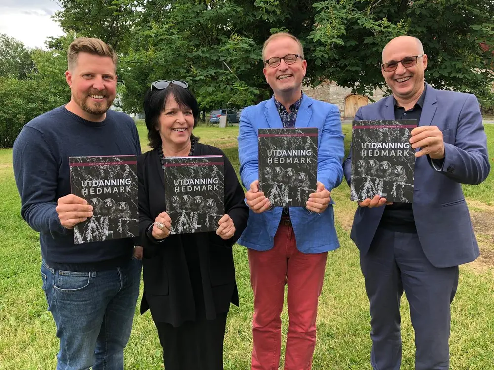 FORSKNINGSSAMARBEID: Kristian Reinfjord (fra venstre), Gunhild Kværness, Bjørn Sverre Hol Haugen og Aristidis Kaloudis er alle artikkelforfattere i Anno-boka Utdanning Hedmark. (Foto: Stine S. Skjæret/Anno)